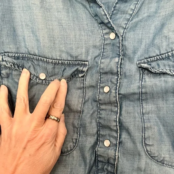 H&M NWOT Light Wash Denim Maternity Shirt Tunic - Picture 2 of 6